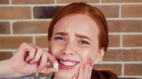 درد بعد از کشیدن دندان؛ علت، درمان و مدت زمان - دندانپزشکی میخک