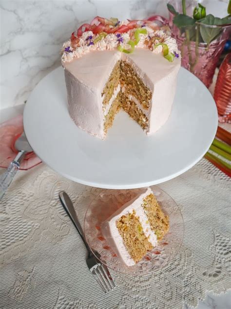 Vegan Vanilla Rhubarb Cake | Fragrant Vanilla Cake