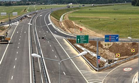 Începe construcţia celei mai aşteptate autostrăzi din România