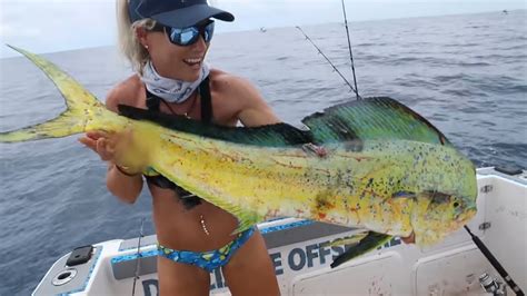 GIANT DOLPHIN Caught Deep Sea Fishing! Mahi Mahi Fishing- How to Catch ...