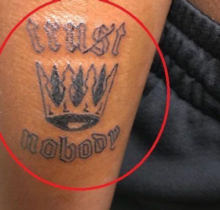 Tupac Shakur’s 21 Tattoos & Their Meanings – Body Art Guru Mob Tattoo, Hip Hop Tattoo, Artsy ...