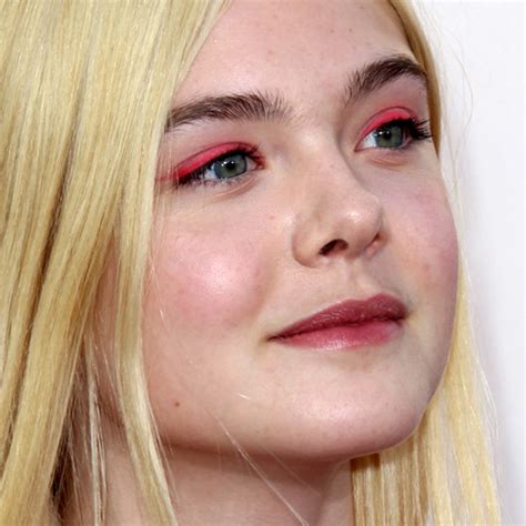 Elle Fanning Makeup: Pink Eyeshadow & Pink Lip Gloss | Steal Her Style