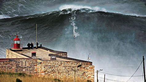 Olas en Nazaré Portugal | Singlequiver.com