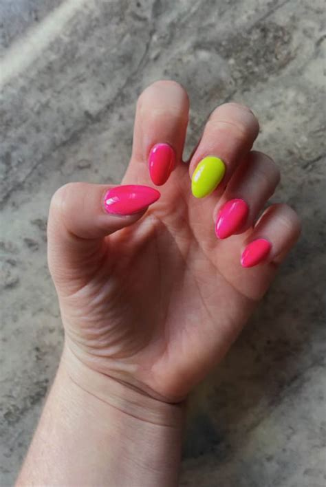 Aggregate more than 142 fluorescent pink gel nail polish super hot ...