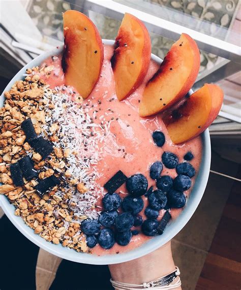 Jessica Richburg on Instagram: “Rainy mornings call for smoothie bowls~ Strawberry/banana base ...