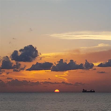 South Beach sunrise, Miami Beach : r/beach