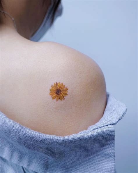 Update more than 84 minimalist tiny sunflower tattoo latest - in.cdgdbentre