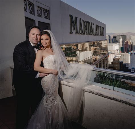 A Beautiful Mandalay Bay Wedding with Two Unique Settings in One ...