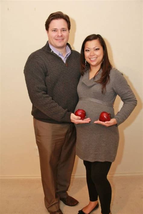 Belly Bump at 17 weeks pregnant with Twins. They are the size of onions ...