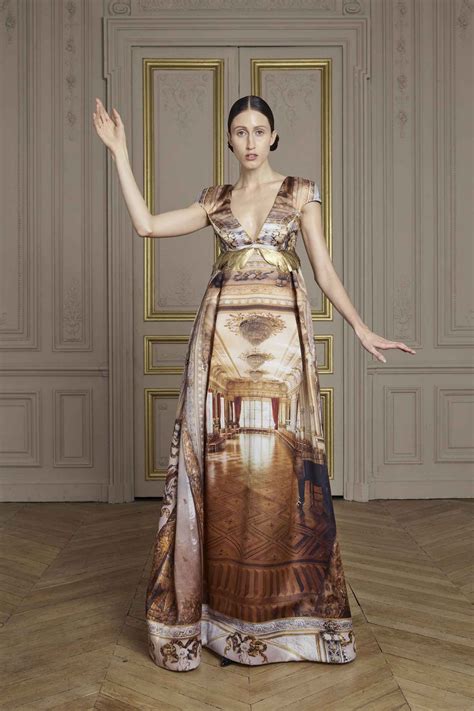 Look 17 A | Couture AW16 | Giles Deacon | Fashion, Fashion show ...