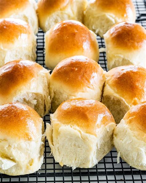 Quick Yeast Dinner Rolls - Jo Cooks | Dinner rolls recipe, Quick dinner rolls, Quick dinner bread