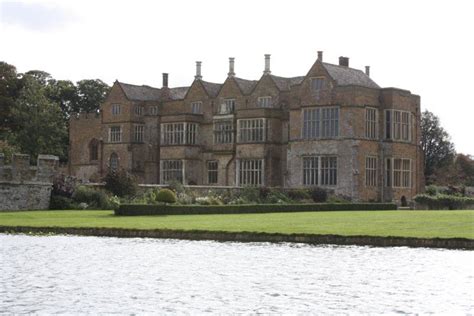 Pin by Jolly Tomato on British ancestral homes (for Downton Abbey ...