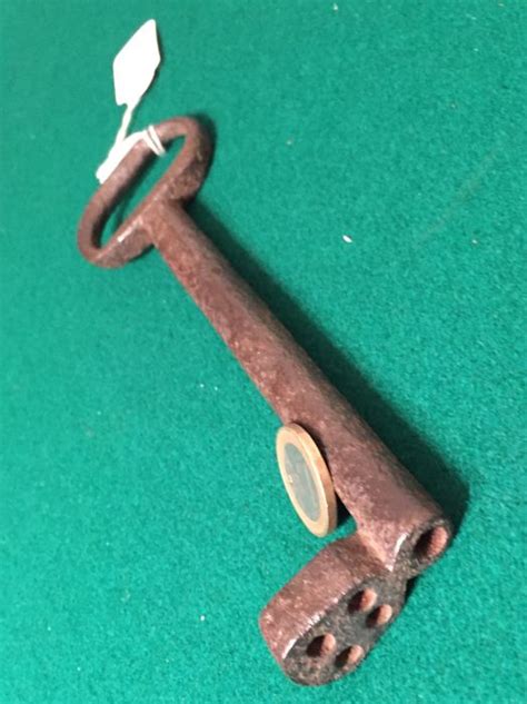 ~ Old female key from the 17th century, 18 cm ~ - Catawiki