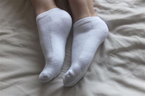 Hintergrundbilder : Weiß, barfuß, Socken, Joint, Mädchen, Hand, Fuß, Projekt365, Schuh, Arm ...