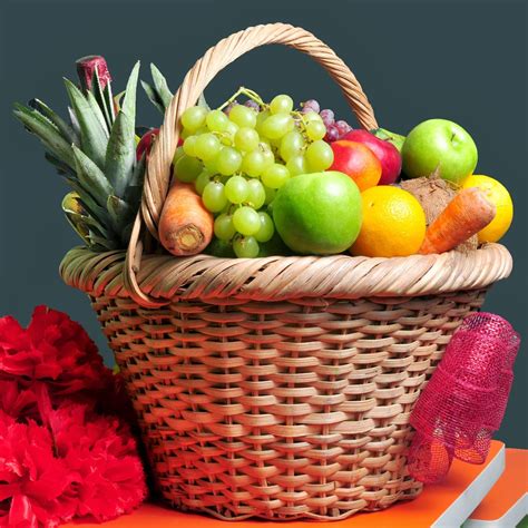 GET THESE YUMMY FRUIT BASKETS & GIFT HAMPERS FOR CHRISTMAS FROM SO ...