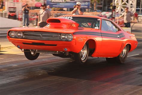 Drag Race Dodge Challenger