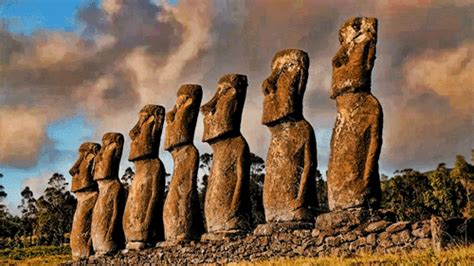 Moai Dance GIFs - Find & Share on GIPHY