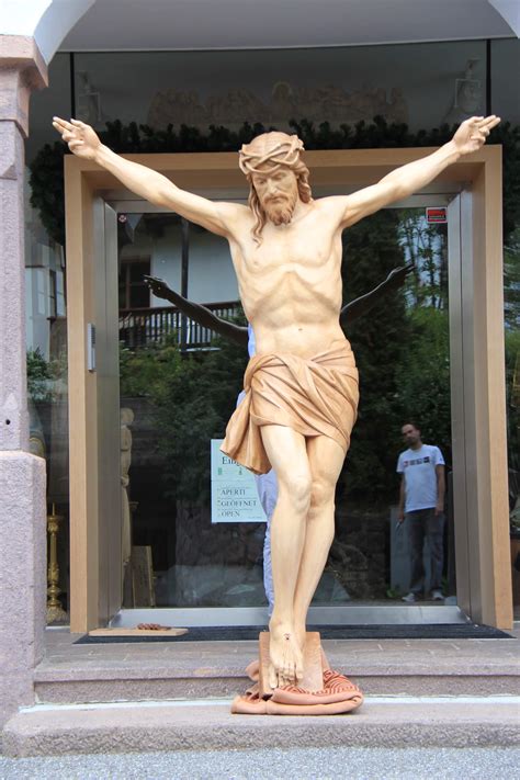Statues of Jesus Christ in natural wood - Ferdinand Stuflesser 1875