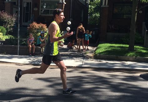 The Bloggling Joggler: 'Marathon Juggler' Going for Joggling World Record at 2016 Chicago Marathon