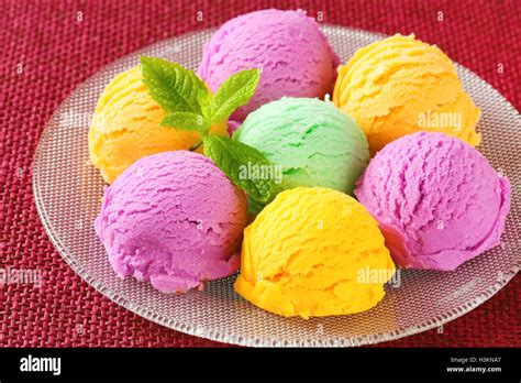 Ice cream plate hi-res stock photography and images - Alamy