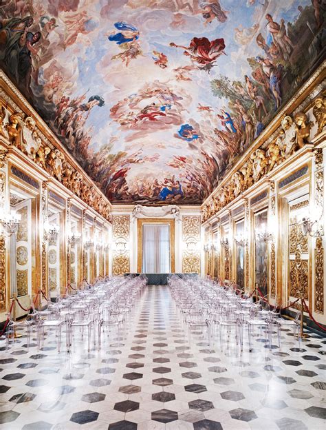 The gallery at the Palazzo Medici-Riccardi. Frescoes by Luca Giordano ...