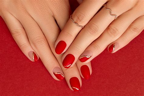 Update 106+ red and gold nails super hot - cic32.com.vn