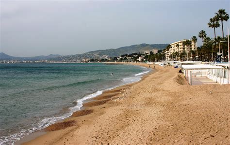 File:Beach - Cannes 2014 (3).JPG - Wikimedia Commons