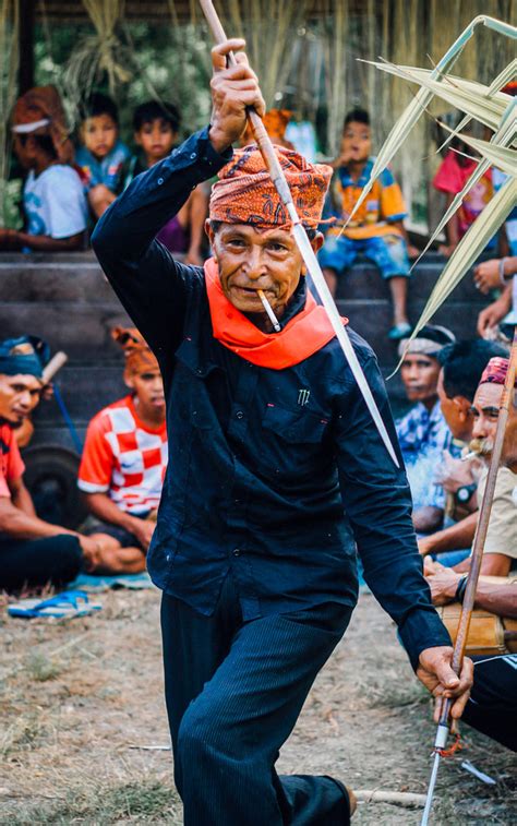 Tari Perang Cakalele Maluku, Wujud Penghormatan Nenek Moyang Pelaut | merdeka.com