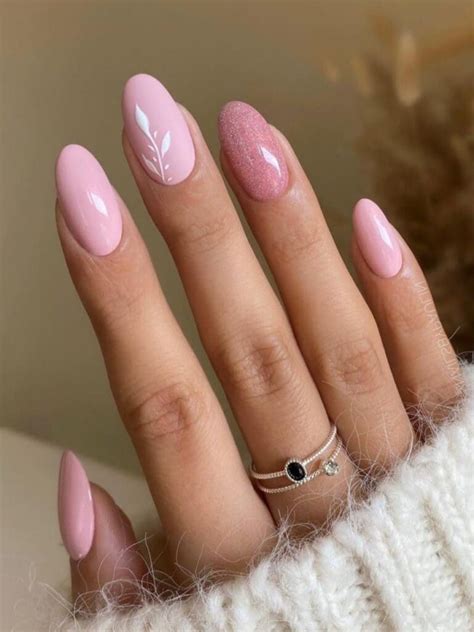 18 Stunning Pink Glitter Nails to Glam Up Your Fingertips | Everygirl ...