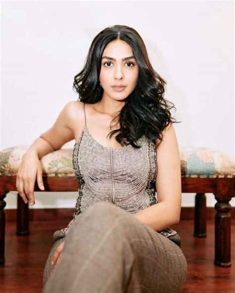 Sita Ramam Heroine Mrunal Thakur Photos, HD Image Download