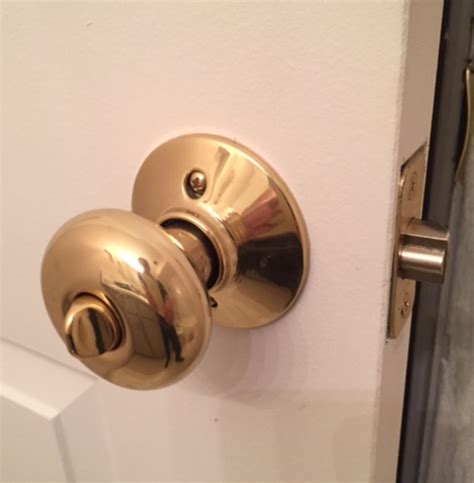 How To Install Kwikset Door Handle - The pictures below show a kwikset deadbolt and door knob ...