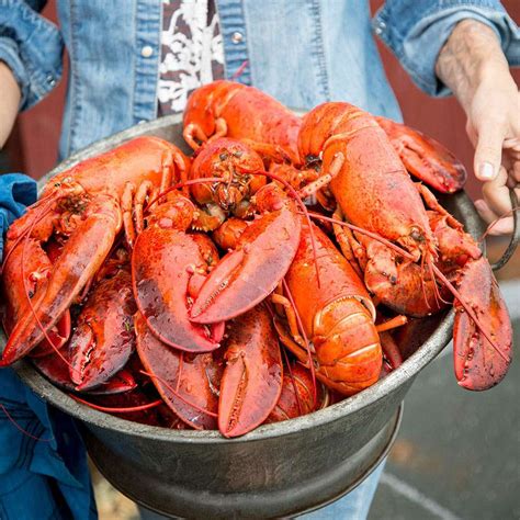 How to Throw a Backyard Seafood Boil Party