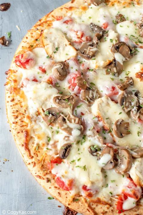 Olive Garden Chicken Formaggio Pizza - CopyKat Recipes