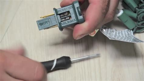 Replacing Plug Fuses - YouTube