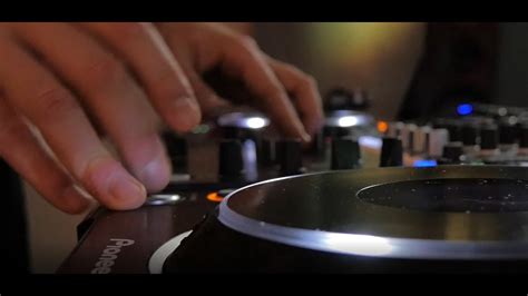 DJ TIPS: HOW TO MIX DIFFERENT GENRES - YouTube