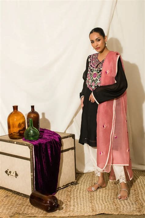 Rani Suit – Ensemble Pakistan