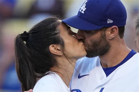 Dodgers News: Chris Taylor and Mary Keller Celebrate Wedding in Hawaii ...