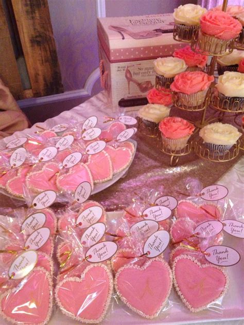 Baby shower cookie favors