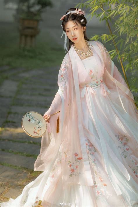 Pin by Viktória on clothes | Chinese clothing traditional, Traditional asian dress, Ancient ...