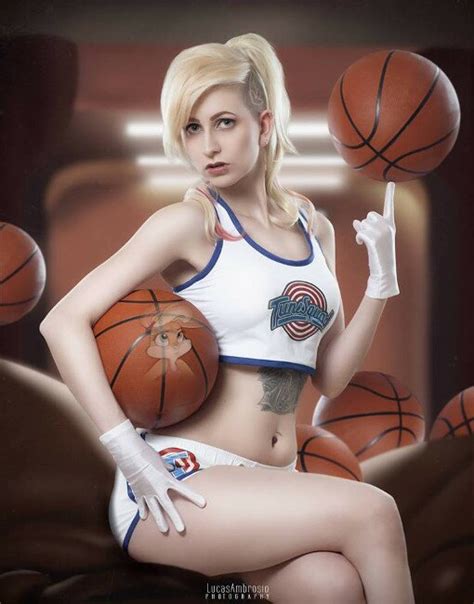 Editor's Pick of the Week: Flashback to Space Jam in Epic Lola Cosplay