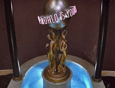 "The World Is Yours", Statue, 1983. | Retro wallpaper, Scarface, Statue