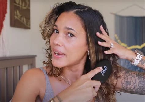What Type of Hair Brush Should I Use on Curly Hair? | Upstyle