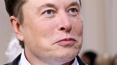 Elon Musk Met With Icy Welcome From Dave Chappelle's Comedy Show Audience
