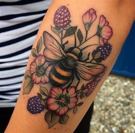 25+ Simple Bumble Bee Tattoo - Bayuyudhonilam