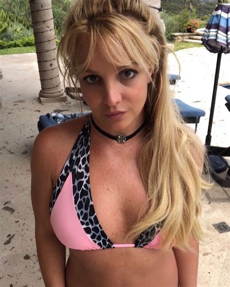 Britney Spears looks incredible in a polka dot crop top and pink bikini – The US Sun | The US Sun