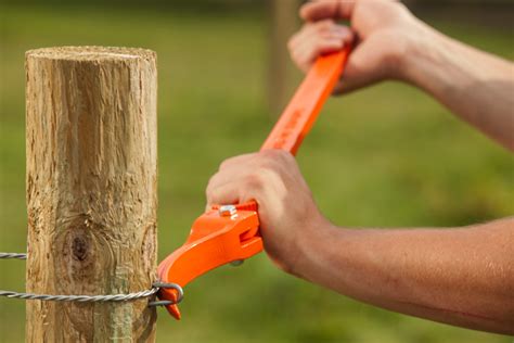 RM-PWS-stretcher-male www.ranchmate.com ... a post wire stretcher designed to make fencing a one ...