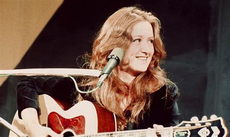 Best Bonnie Raitt Songs: 20 Bluesy Classics | uDiscover Music