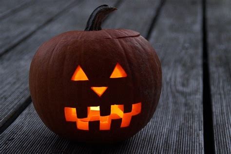 Cum se sculptează dovleacul pentru Halloween | Parenting AniDeȘcoală.ro