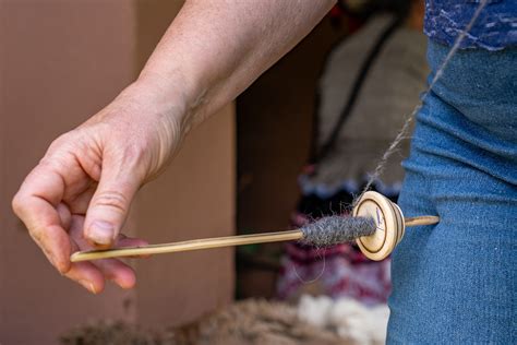 Learn How to Spin Yarn by Hand – Mother Earth News