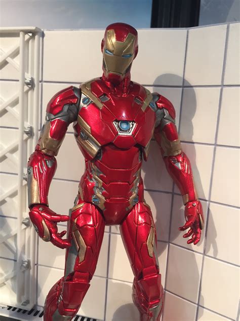 MARVEL SELECT - MARK 47 IRON MAN